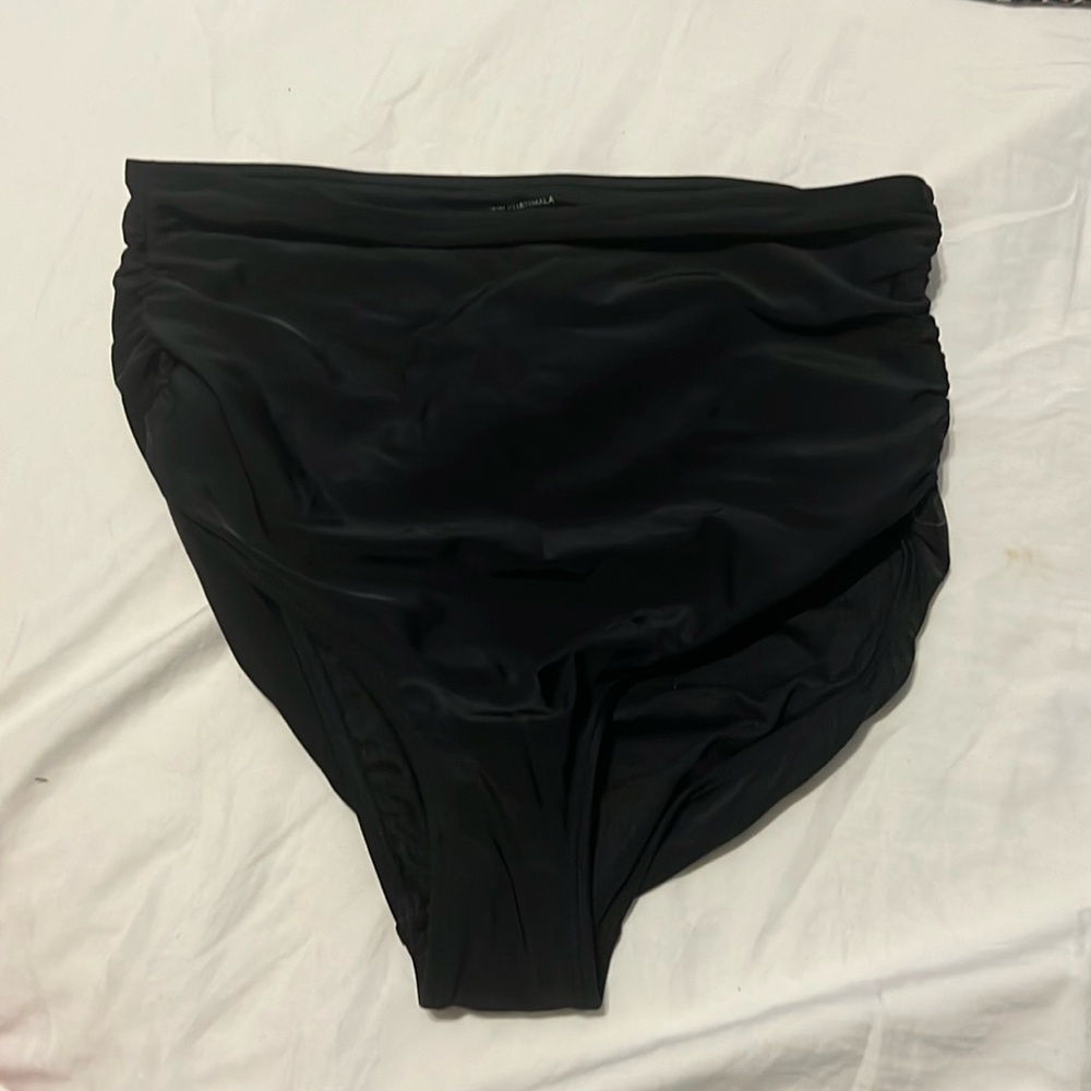 Black high waisted ruched bottoms
